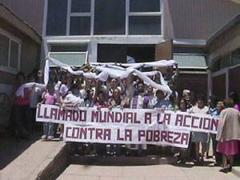Alumnos manifestndose contra la pobreza